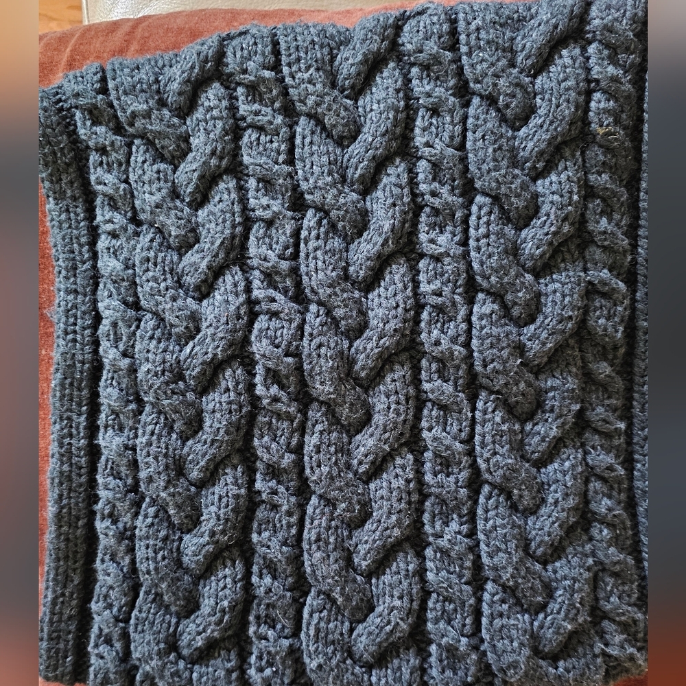 GAP Chunky Cable Knit Infinity Scarf Dark Grey